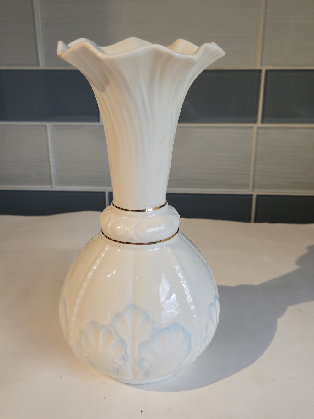 Belleek Rossmore White and Light Blue Decorative Ceramic Vase with Gold Trim - Picture 3 of 7